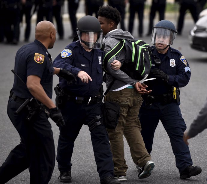 Disturbios en Baltimore por la muerte de un joven negro