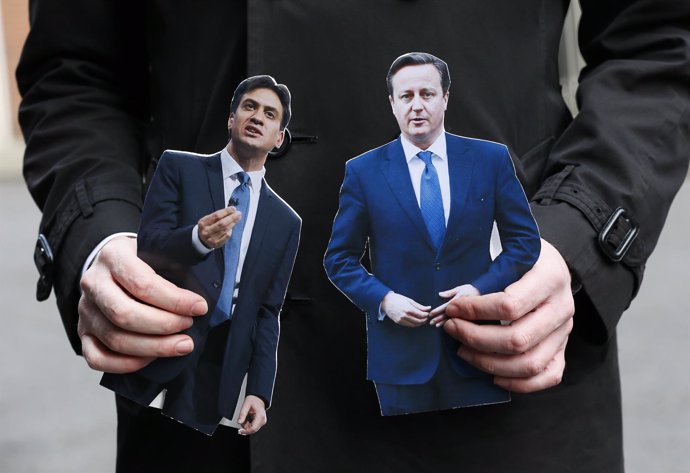 Los líderes conservador, David Cameron, y laborista, Ed Miliband