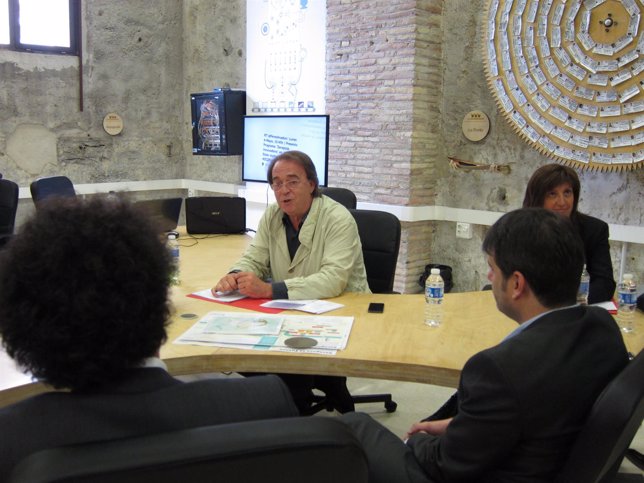 Pérez Anadón se ha reunido este lunes con blogueros y emprendedores