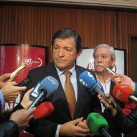 Javier Fernández atiende las reivindicaciones de UGT sobre empleo de calidad y servicios públicos