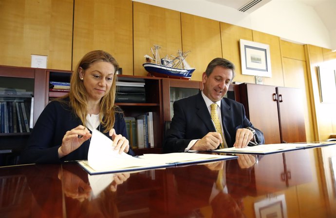 Firma del convenio entre el Gobierno y Liberbank 