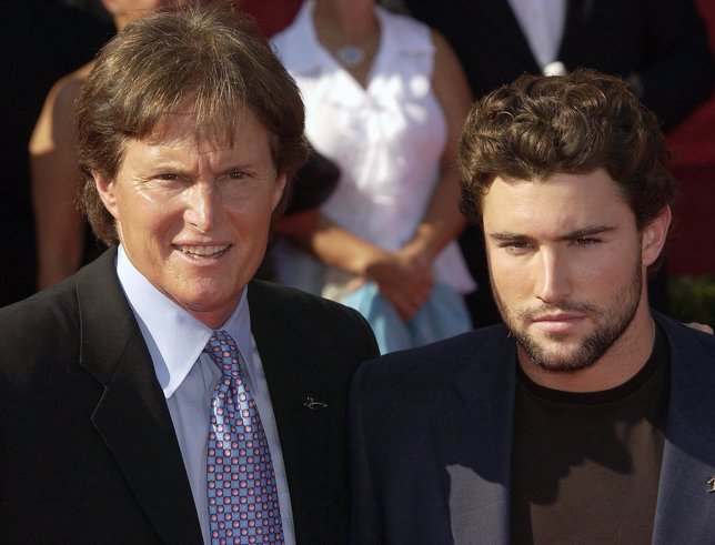 Bruce Jenner pide respeto en Twitter para su padre Bruce Jenner 