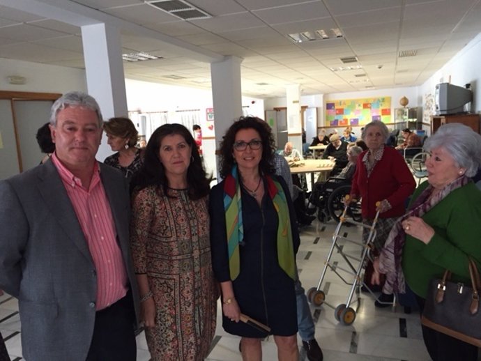 Visita de María Isabel Baena en el centro "El Salvador"