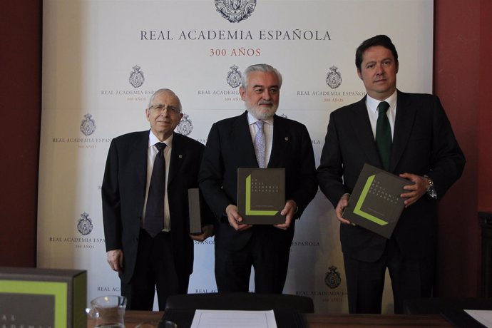 Fernando Masaveu, Darío Villanueva y Manuel Seco presentan Historia de la RAE