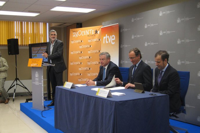 Ministro sanidad, fundacion Inocente