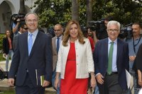 Díaz reducirá cargos públicos y pide a bancos alternativas a los desahucios