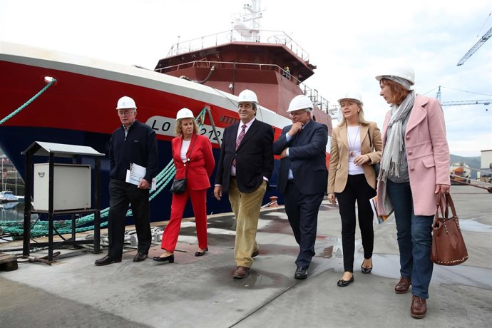 Cascos y Cristina Coto visitan Astilleros ARmón