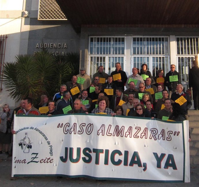 Concentración de afectados de Almazaras