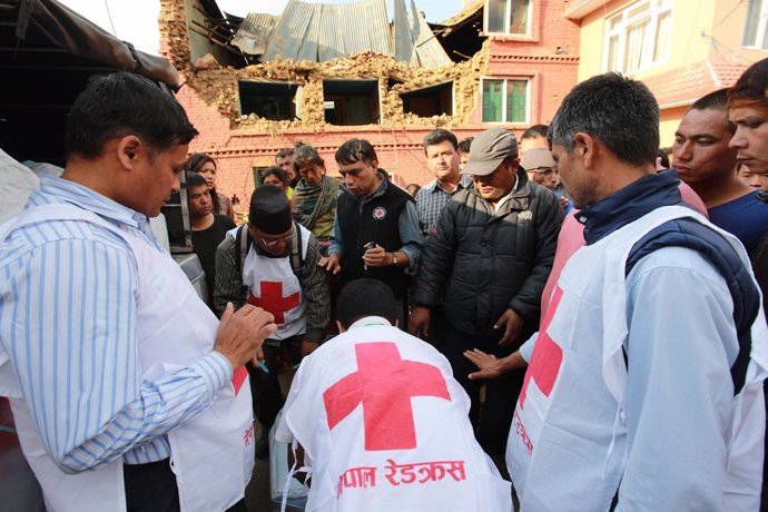 Atención de Cruz Roja en Nepal