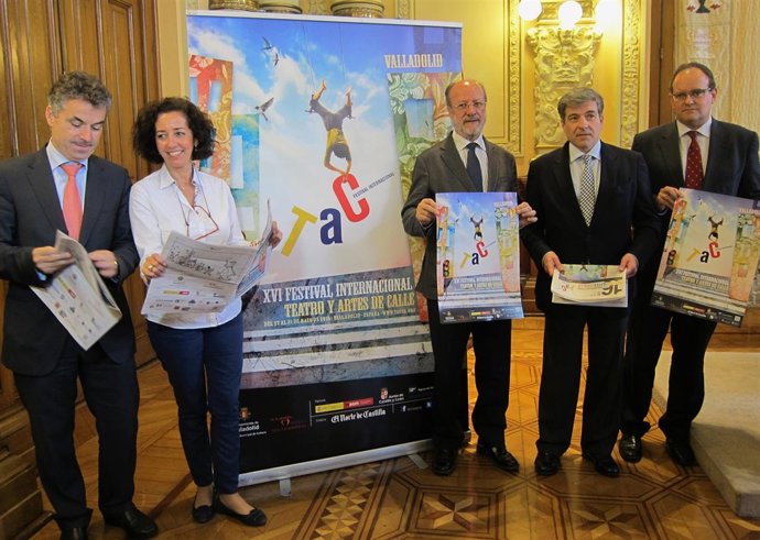 Presentación de El Comediante, revistra oficial del TAC