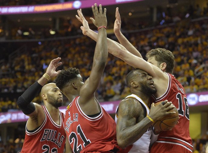 Pau Gasol frena a LeBron James en el Chicago Bulls - Cleveland Cavaliers