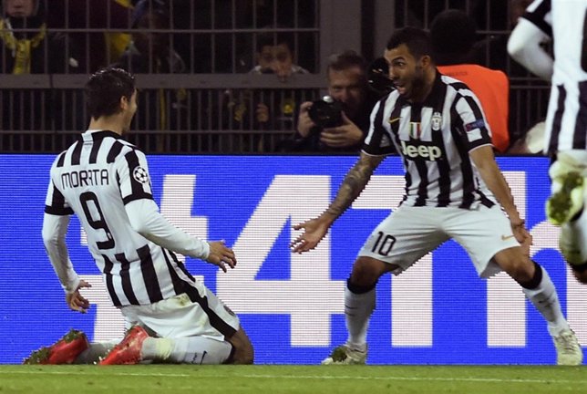 Tévez y Morata celebran un gol en el Signal Iduna Park