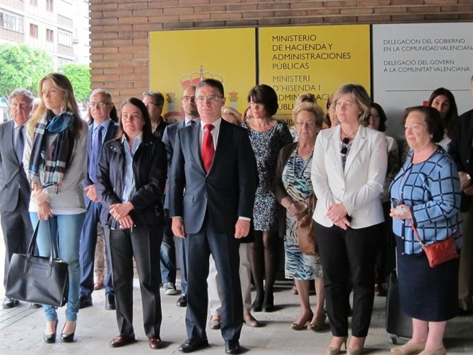 Castellano guarda cinco minutos de silencio en Delegación