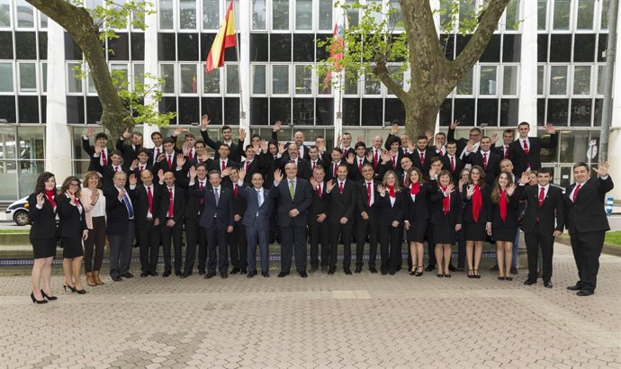 Serna con la representación cántabra en las Olimpiadas nacionales de FP