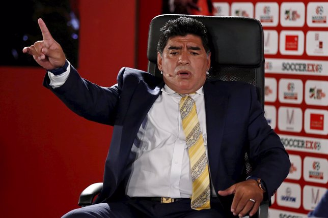 El ex jugador de fútbol de Argentina , Diego Maradona