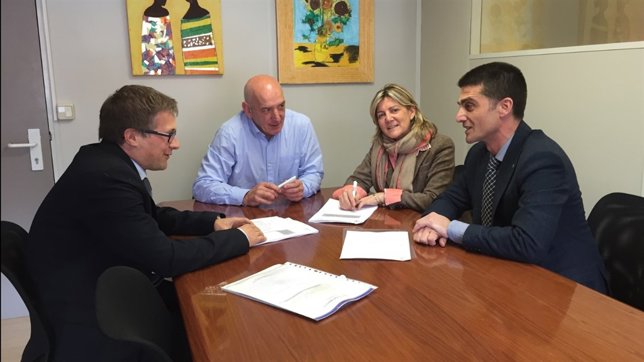 Fernández, Herrera, Botín y Oto durante la firma del nuevo concierto. 