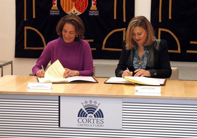 García Cirac (I) y Del Olmo (d) firman los convenios