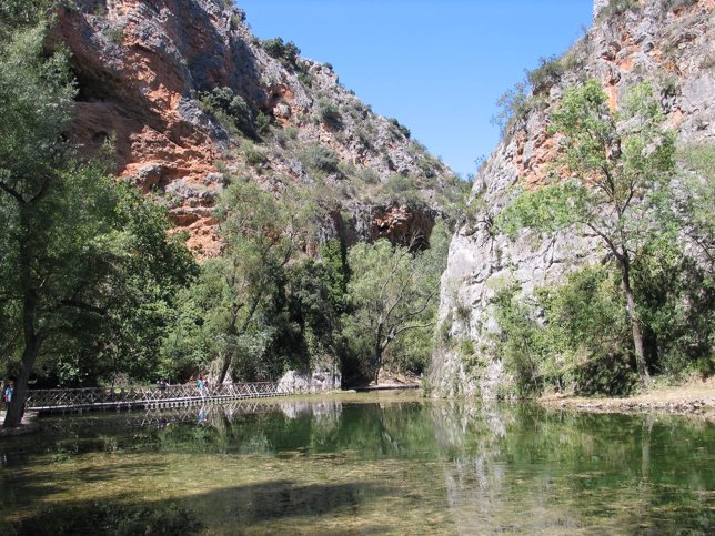 20080817-Monasterio_de_Piedra_Lago_del_Espejo