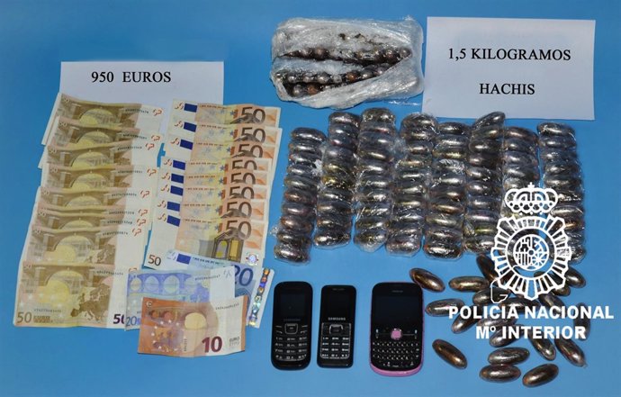 Elementos intervenidos a los dos detenidos