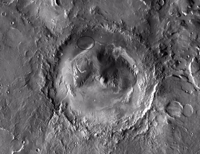 Cráter Gale con marcas de fluido de agua