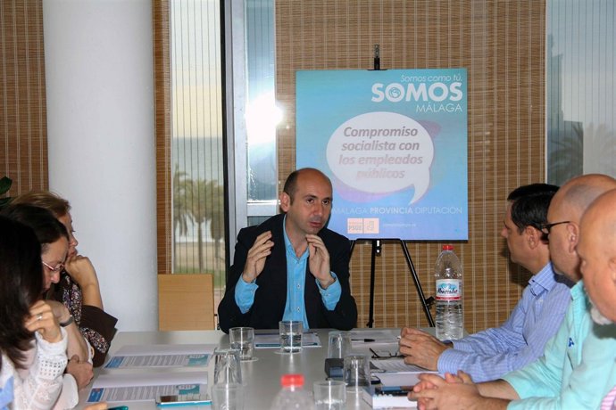 Conejo PSOE reunido con sindicatos en diputación