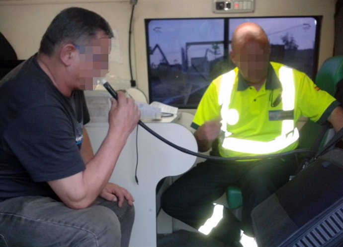 La Guardia Civil detiene a un camionero por superar nueve veces la tasa alcohol