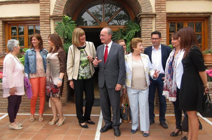De la Torre se reúne con mujeres