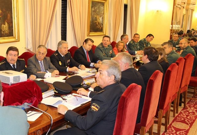 Reunión en la Subdelegación del Gobierno para el dispositivo 'Rocío Seguro'. 