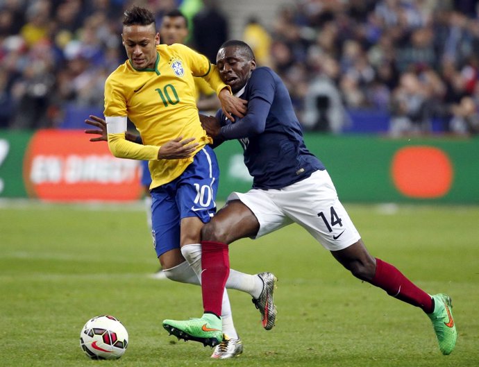 Neymar lidera una remontada de Brasil en Saint-Denis