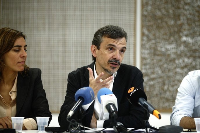 José Manuel López, candidato de Podemos a la Comunidad de Madrid, y Lorena Ruiz