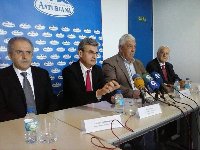 Por la izquierda, Badiola, Roza, Velasco y Larmande, en rueda de prensa. 