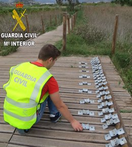 La Guardia Civil esclarece la sustracción de soportes metálicos
