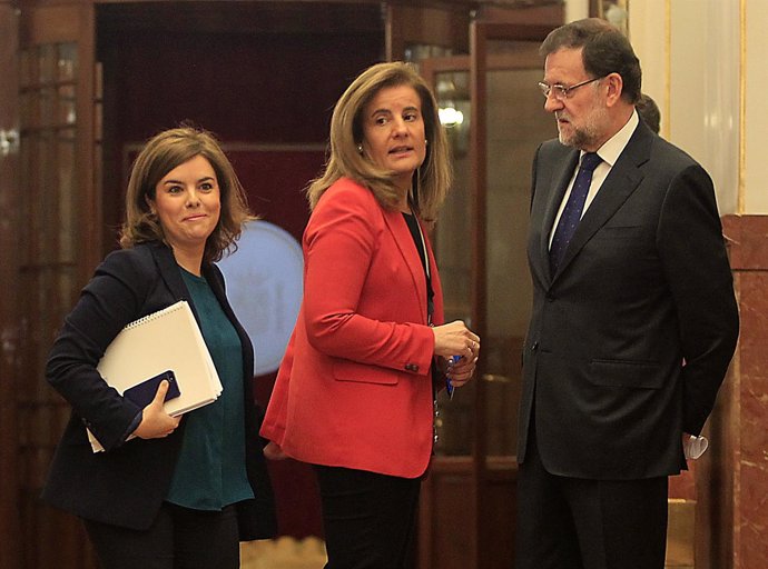 Soraya Sáenz de Santamaría, Fátima Báñez y Mariano Rajoy.
