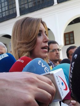 Susana Díaz atendiendo a los medios tras el debate de investidura