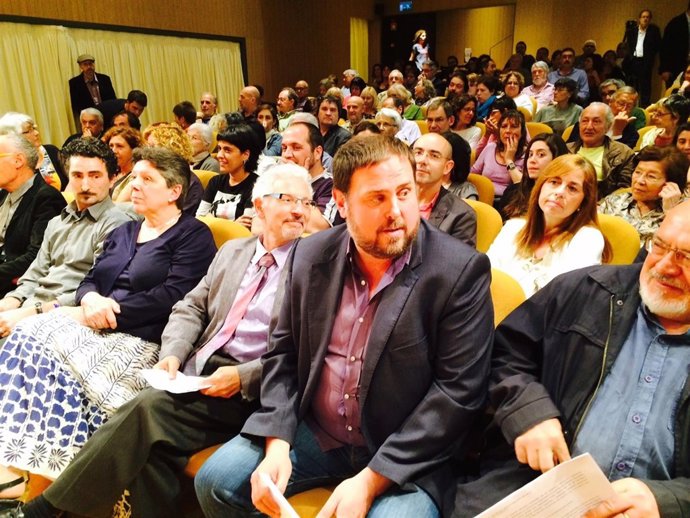 En el centro, el líder de ERC, Oril Junqueras