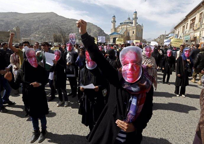 Protesta en Kabul por el linchamiento de Farjunda