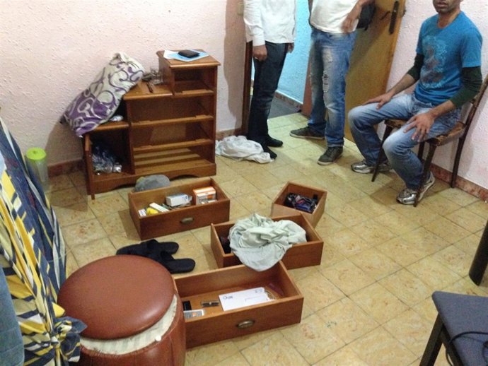 Un piso registrado en el operativo antidroga del Raval