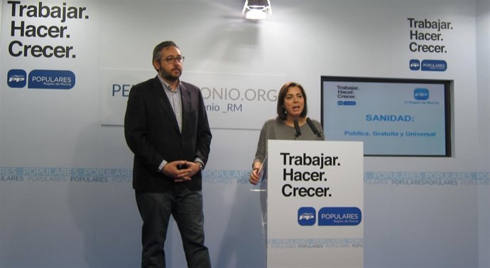 Guillén acompañada de Martínez