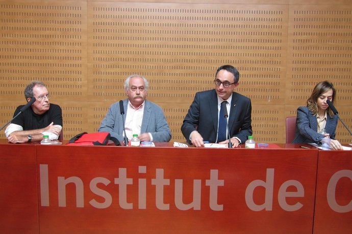 M.De Palol (poeta), S.Abrams (codtor.), J.Ciurana (Ayto.) y T.Colom (codtora.)