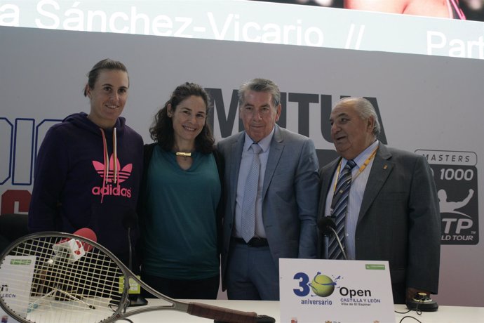 Medina, Ruano, Santana y Muñoz en la presentación de El Espinar