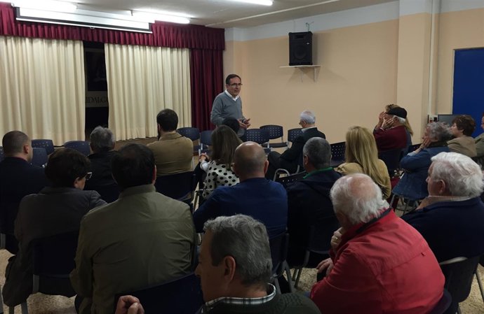 Asamblea con el candidato del PSOE José Manuel Cruz Viadero