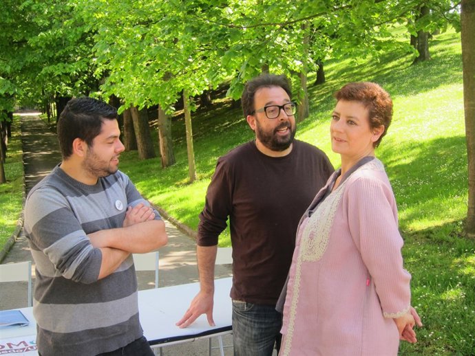 Los miembrsod e Somos, Rosón, Caso y Acera en los jardines de la Rodriga.