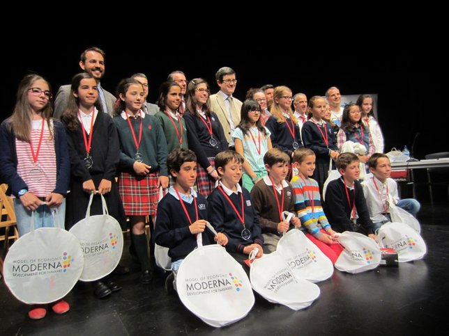  Iribas, Con Los Finalistas Del Certamen.