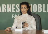 Kim Kardashian lanza su libro 'Selfish', su libro de selfies
