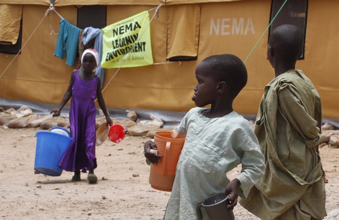Niños en un campo de desplazados en Nigeria