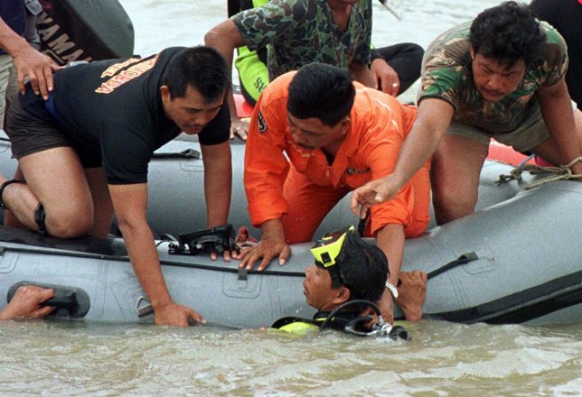 Recuperación de los restos de un avión siniestrado