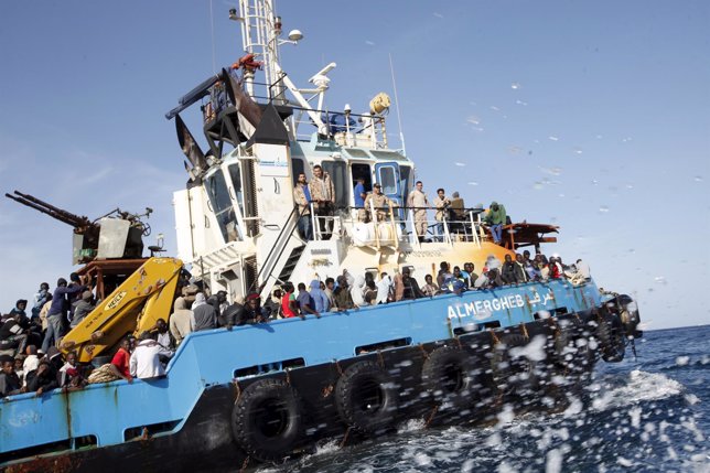 Inmigrantes rescatados por la Marina de Libia