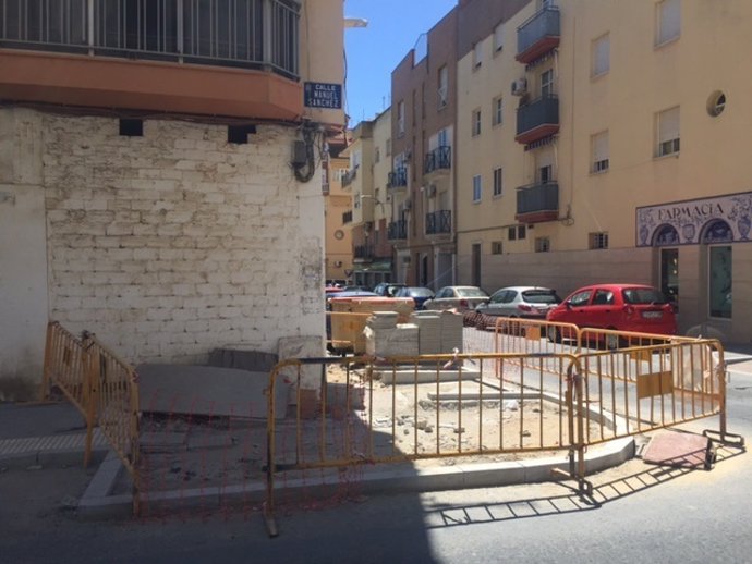 Obras inacabadas en el barrio de  Isla Chica. 