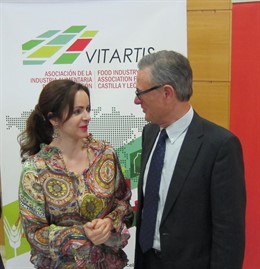 Silvia Clemente charla con Félix Moracho