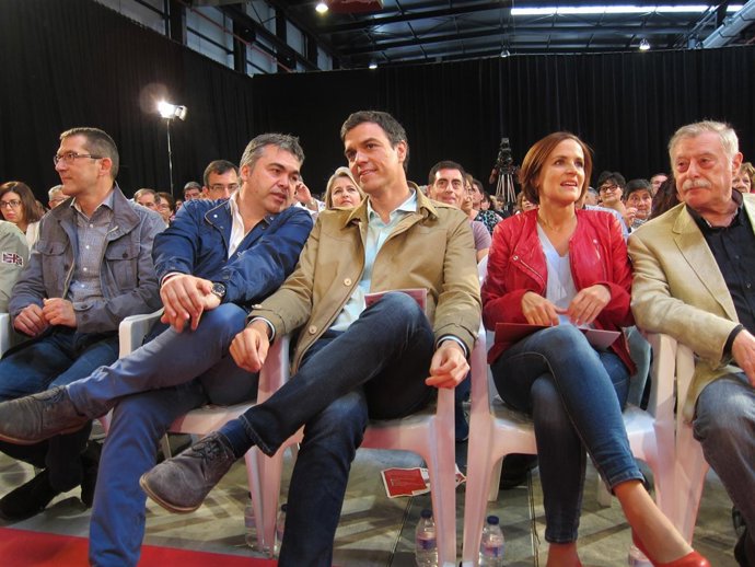 Pedro Sánchez en el acto del Día de la Rosa en Pamplona.